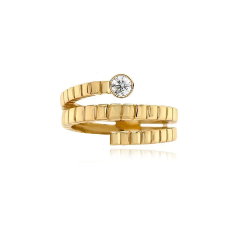 Golden Swirl Striped Diamond Ring